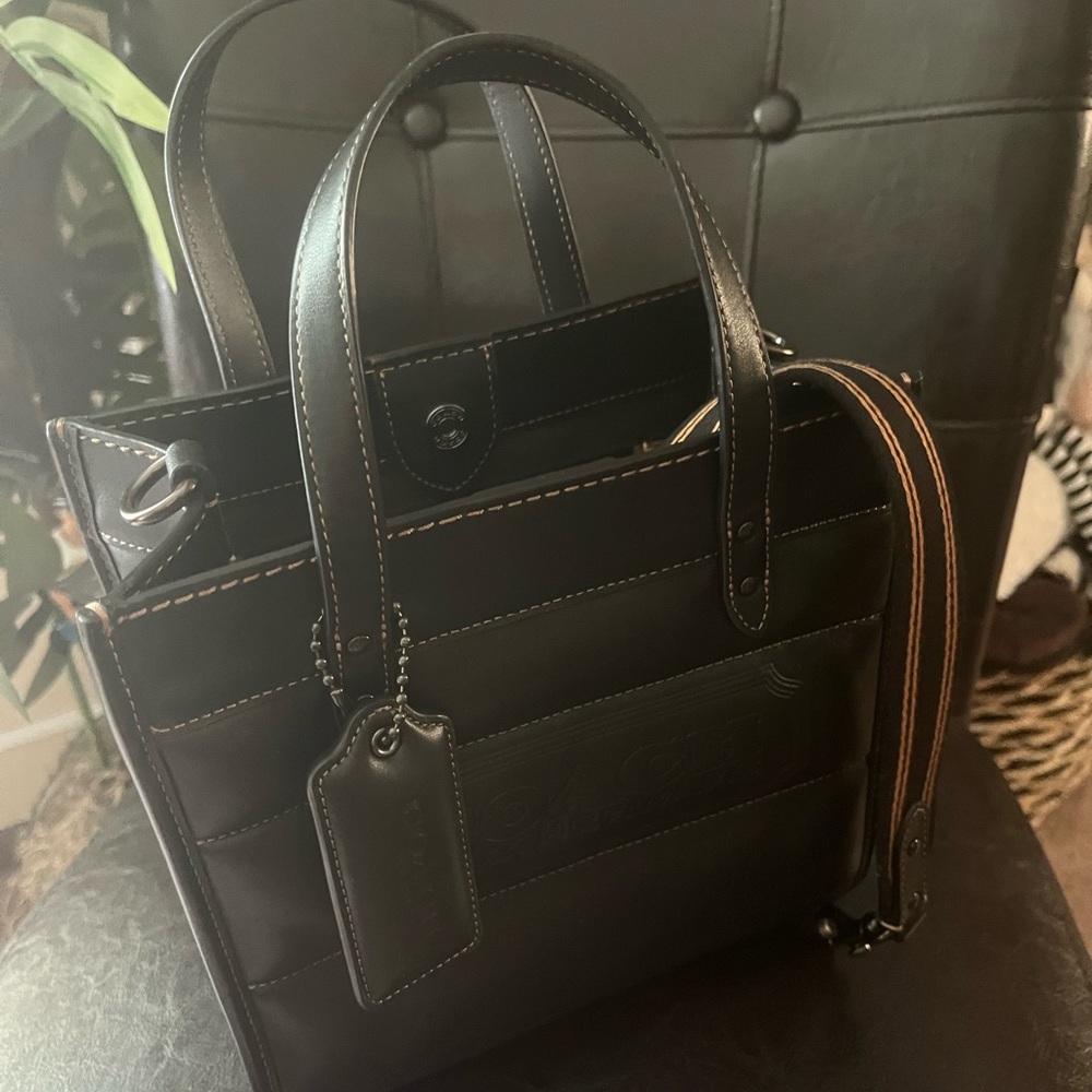 Field Tote 22 With Quilting And Coach Badge